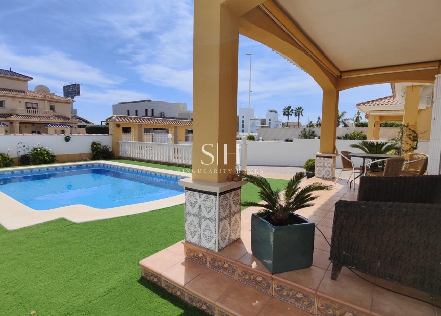 Перепродажа - Villa - Orihuela Costa - Cabo Roig