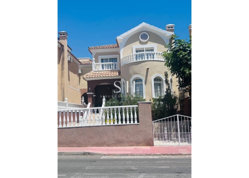 Перепродажа - Villa - Orihuela Costa - Costa Blanca