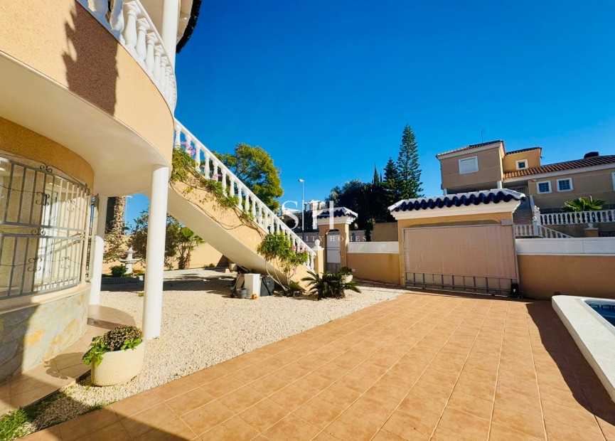 Перепродажа - Villa - Orihuela Costa - La Florida
