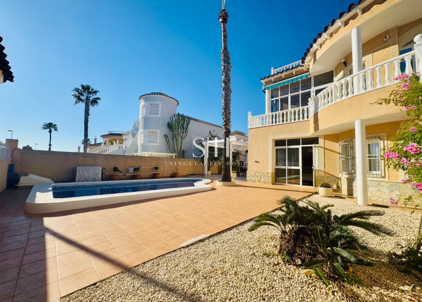 Перепродажа - Villa - Orihuela Costa - La Florida