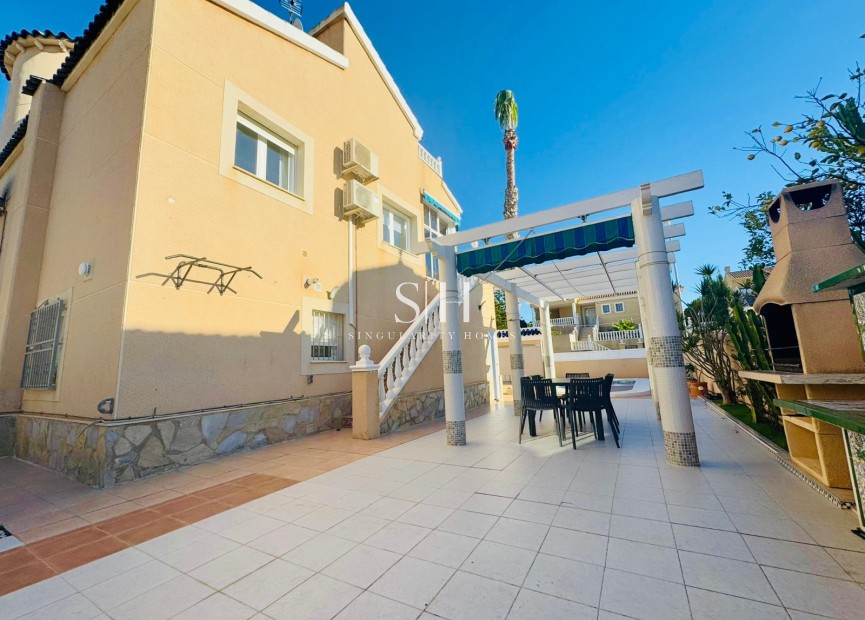 Перепродажа - Villa - Orihuela Costa - La Florida