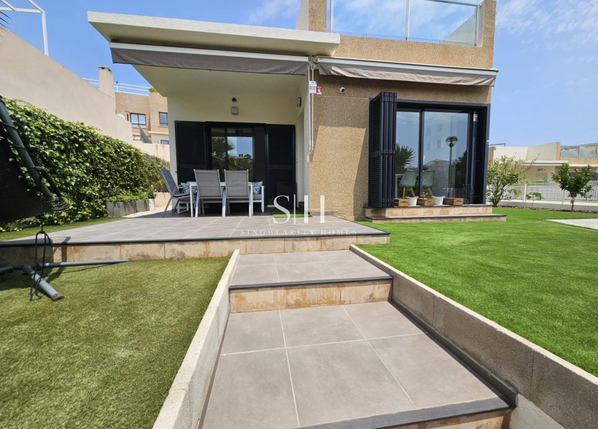 Перепродажа - Villa - Orihuela Costa - La Regia