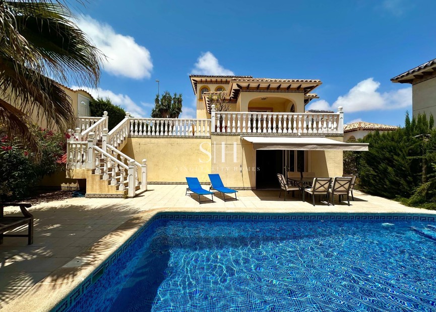 Перепродажа - Villa - Orihuela Costa - La Zenia