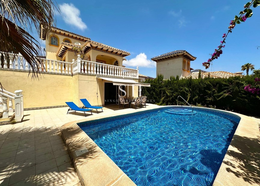 Перепродажа - Villa - Orihuela Costa - La Zenia