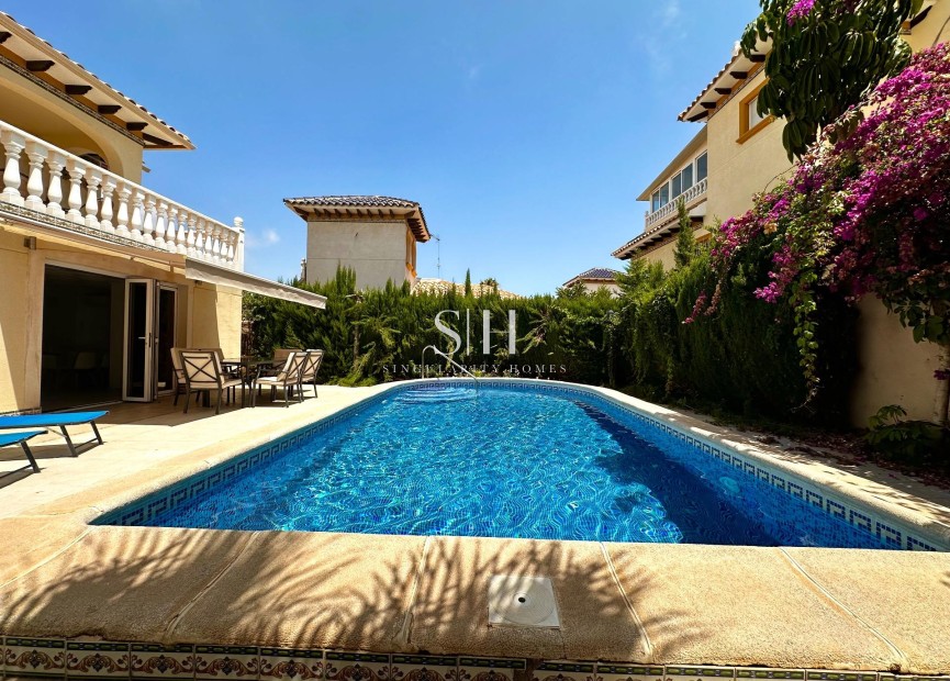 Перепродажа - Villa - Orihuela Costa - La Zenia