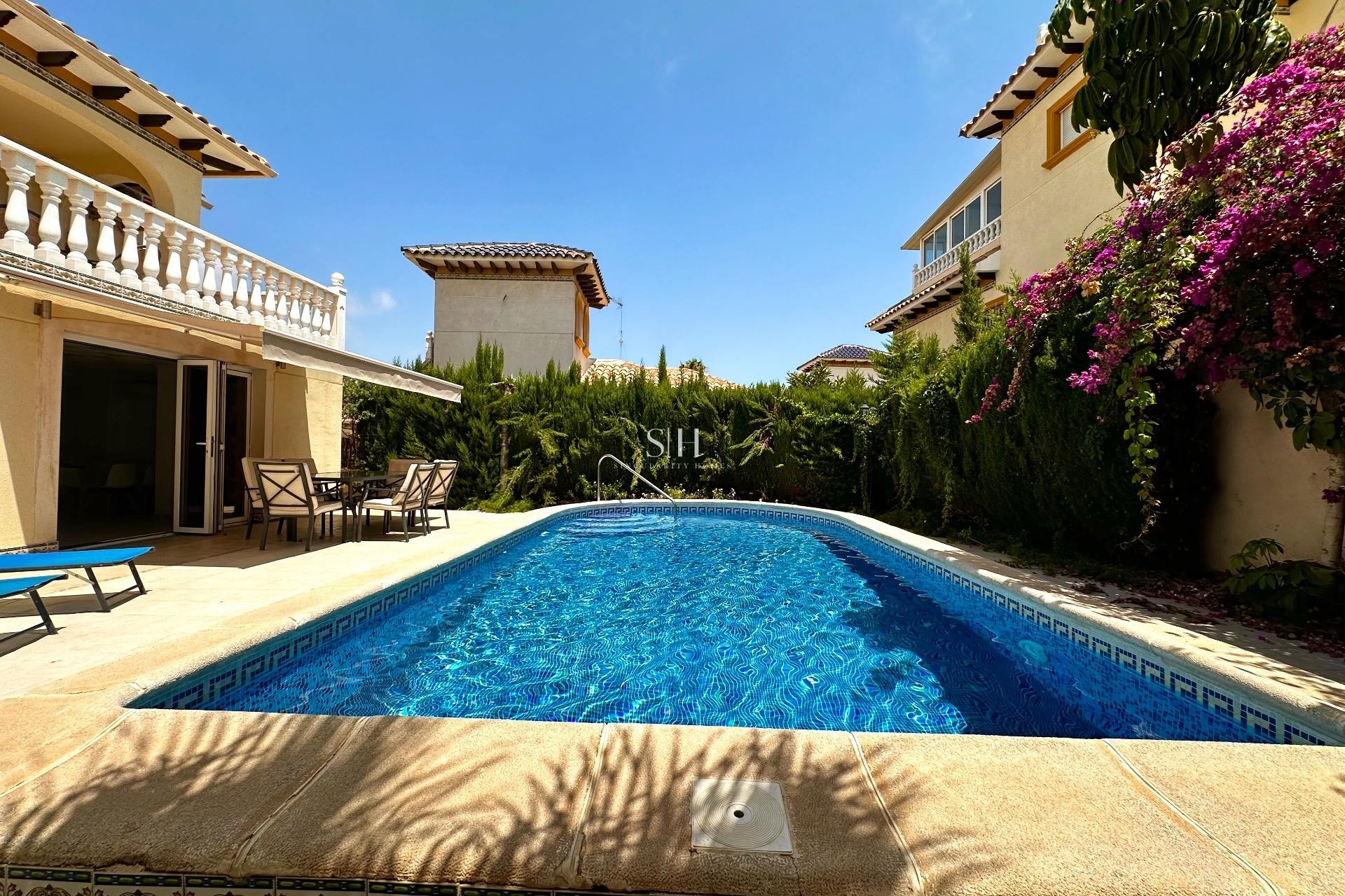 Перепродажа - Villa - Orihuela Costa - La Zenia