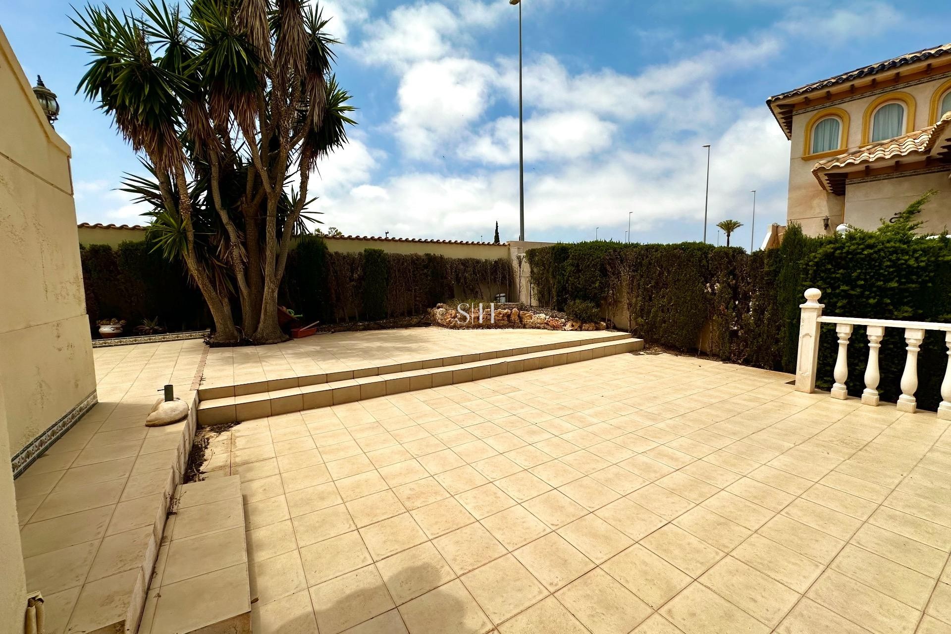 Перепродажа - Villa - Orihuela Costa - La Zenia