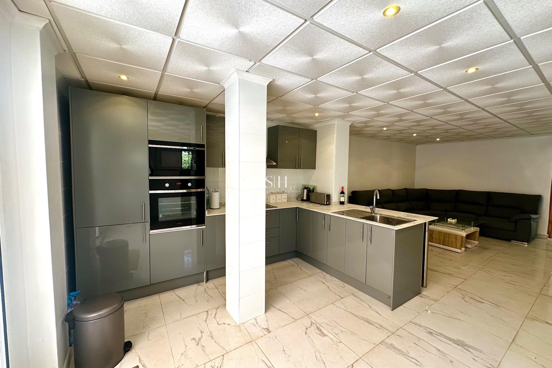 Перепродажа - Villa - Orihuela Costa - La Zenia