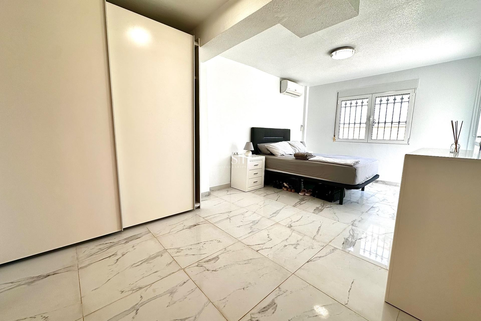 Перепродажа - Villa - Orihuela Costa - La Zenia