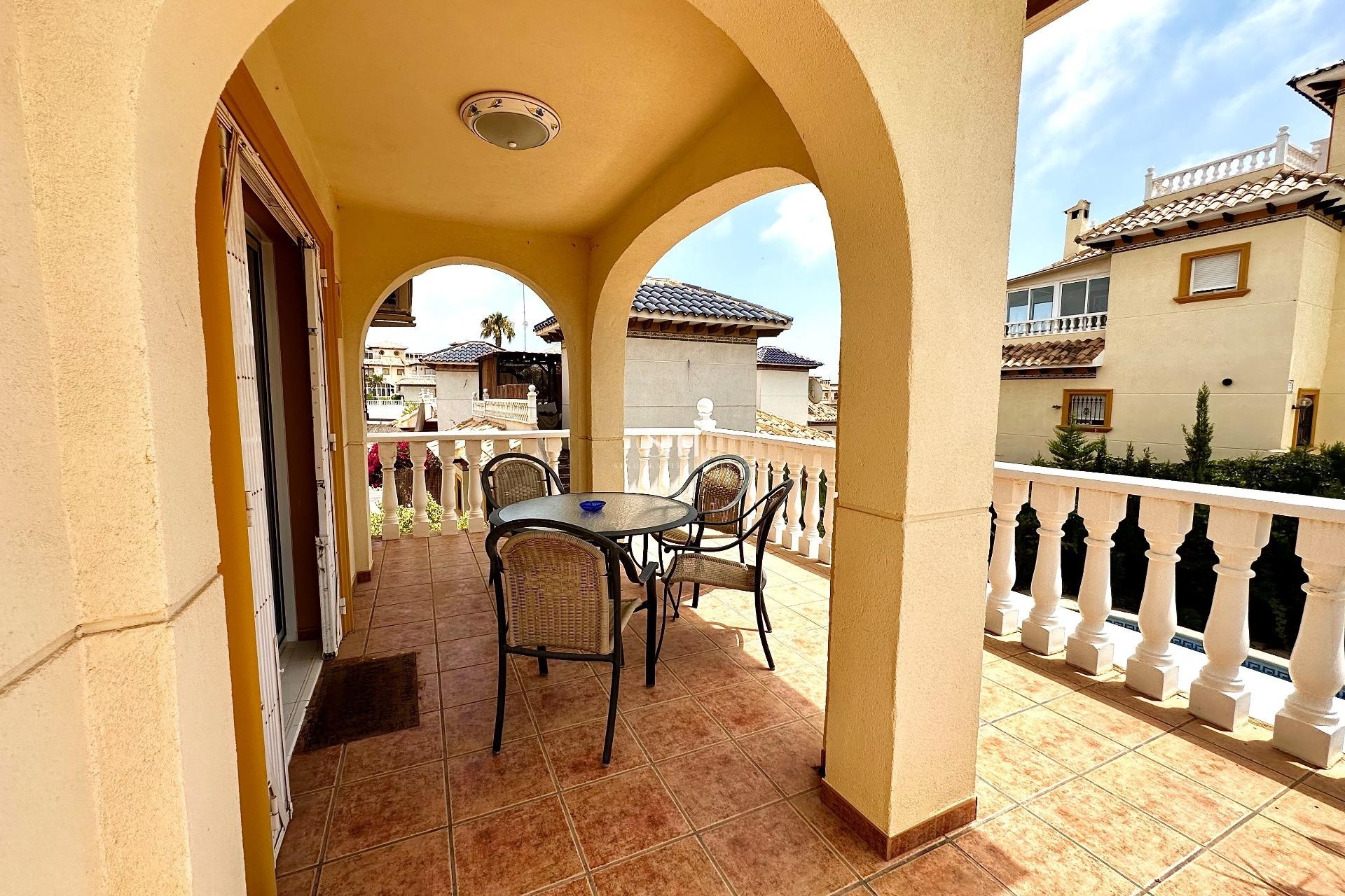 Перепродажа - Villa - Orihuela Costa - La Zenia