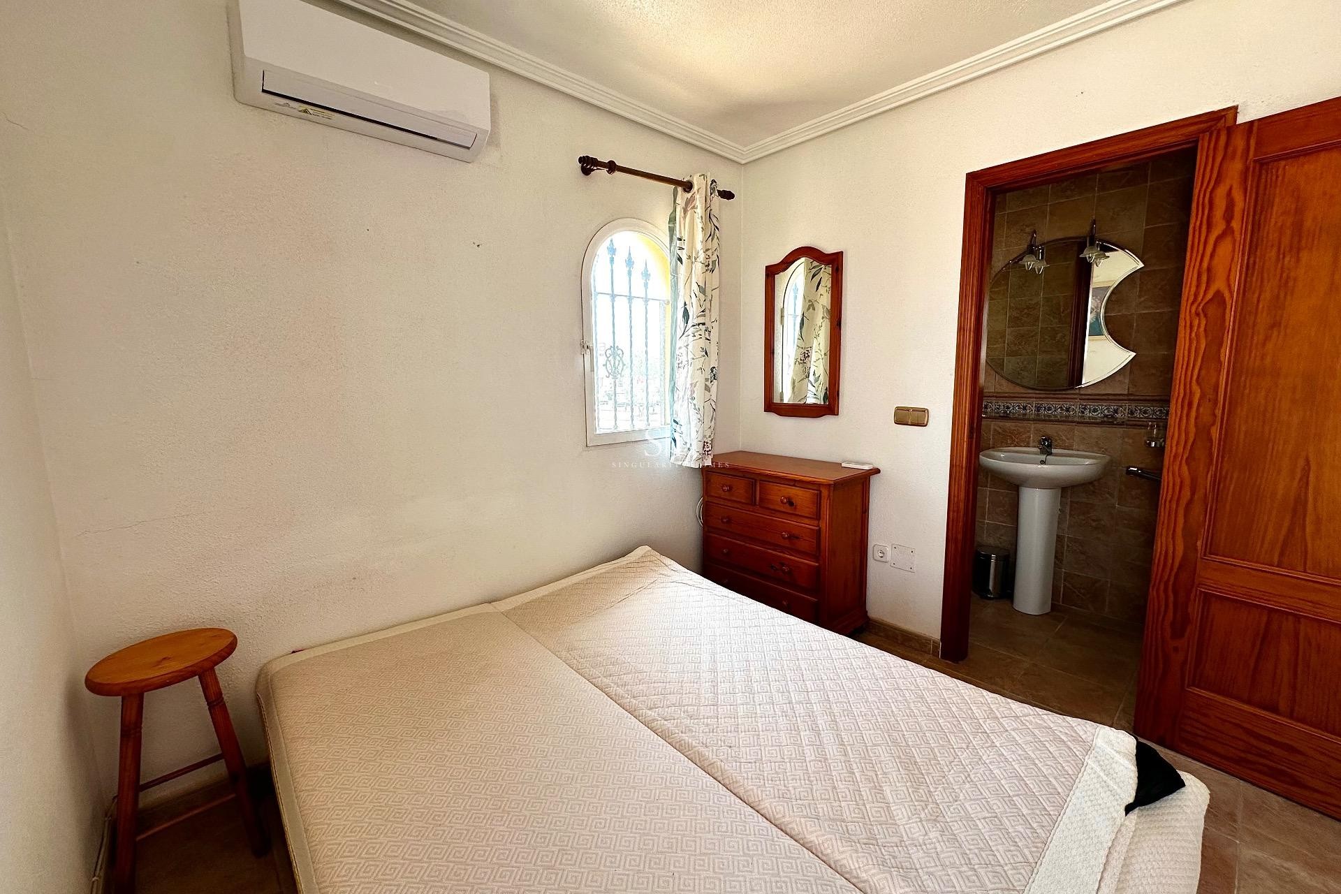 Перепродажа - Villa - Orihuela Costa - La Zenia