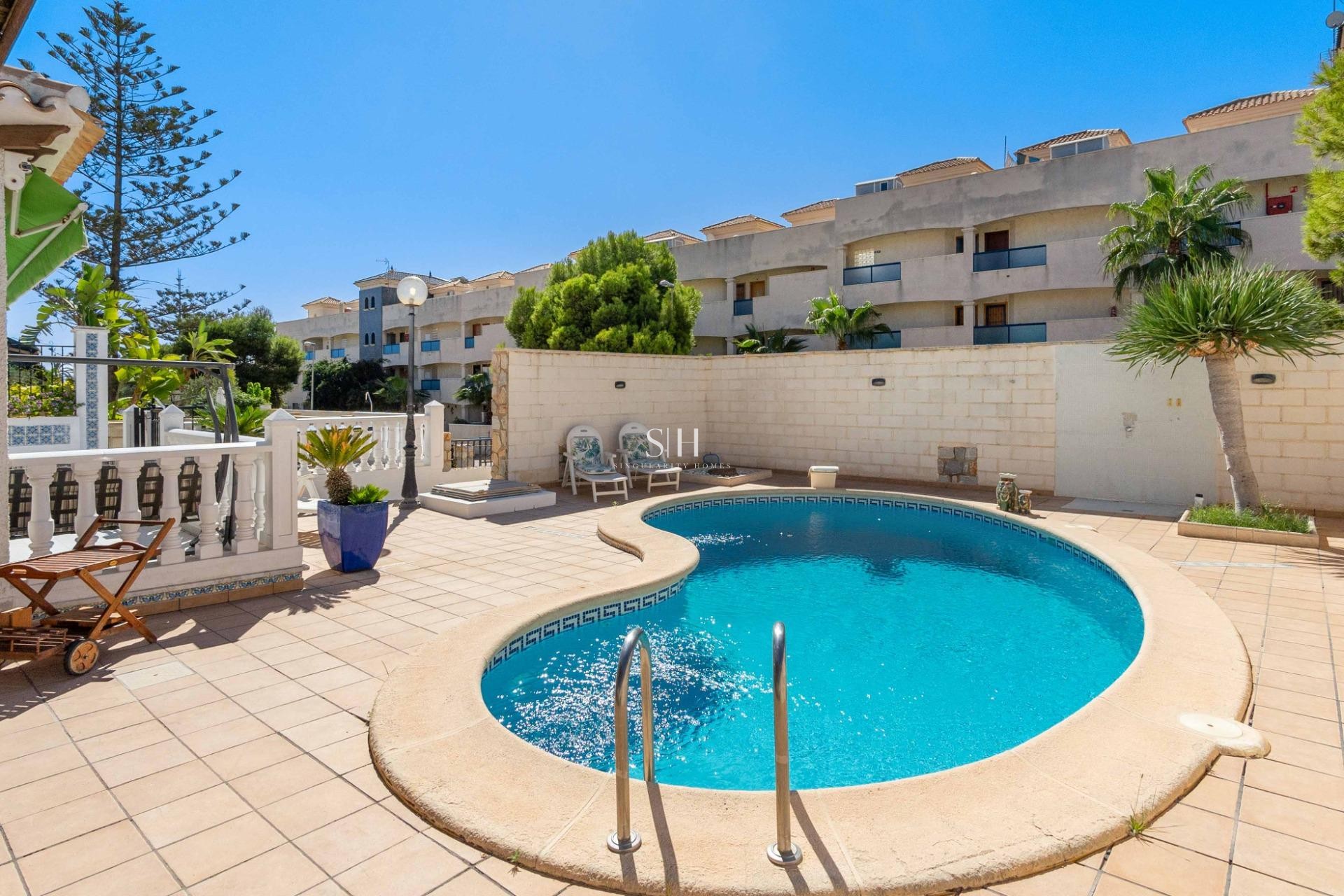 Перепродажа - Villa - Orihuela Costa - La Zenia