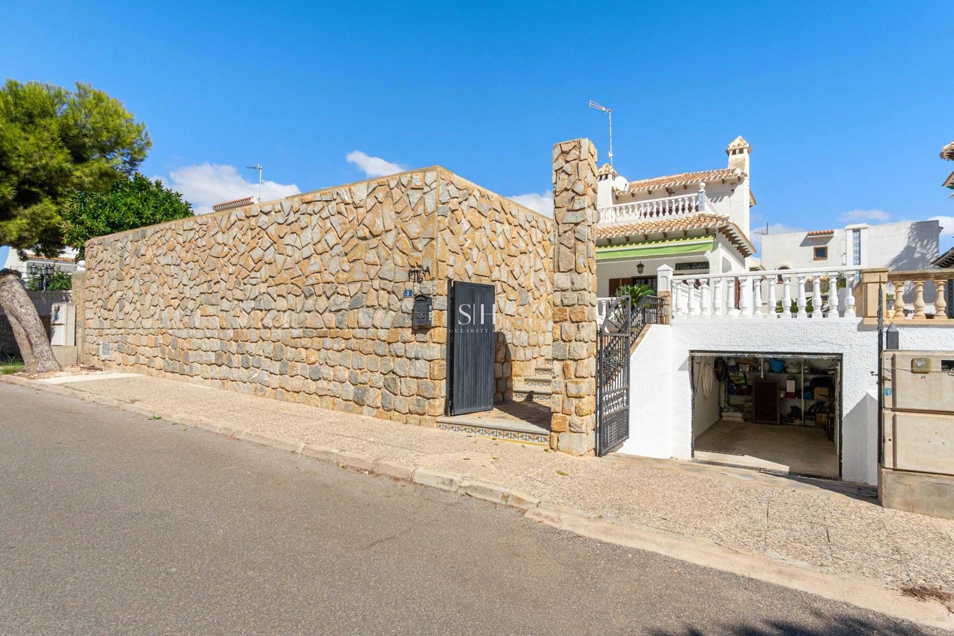 Перепродажа - Villa - Orihuela Costa - La Zenia
