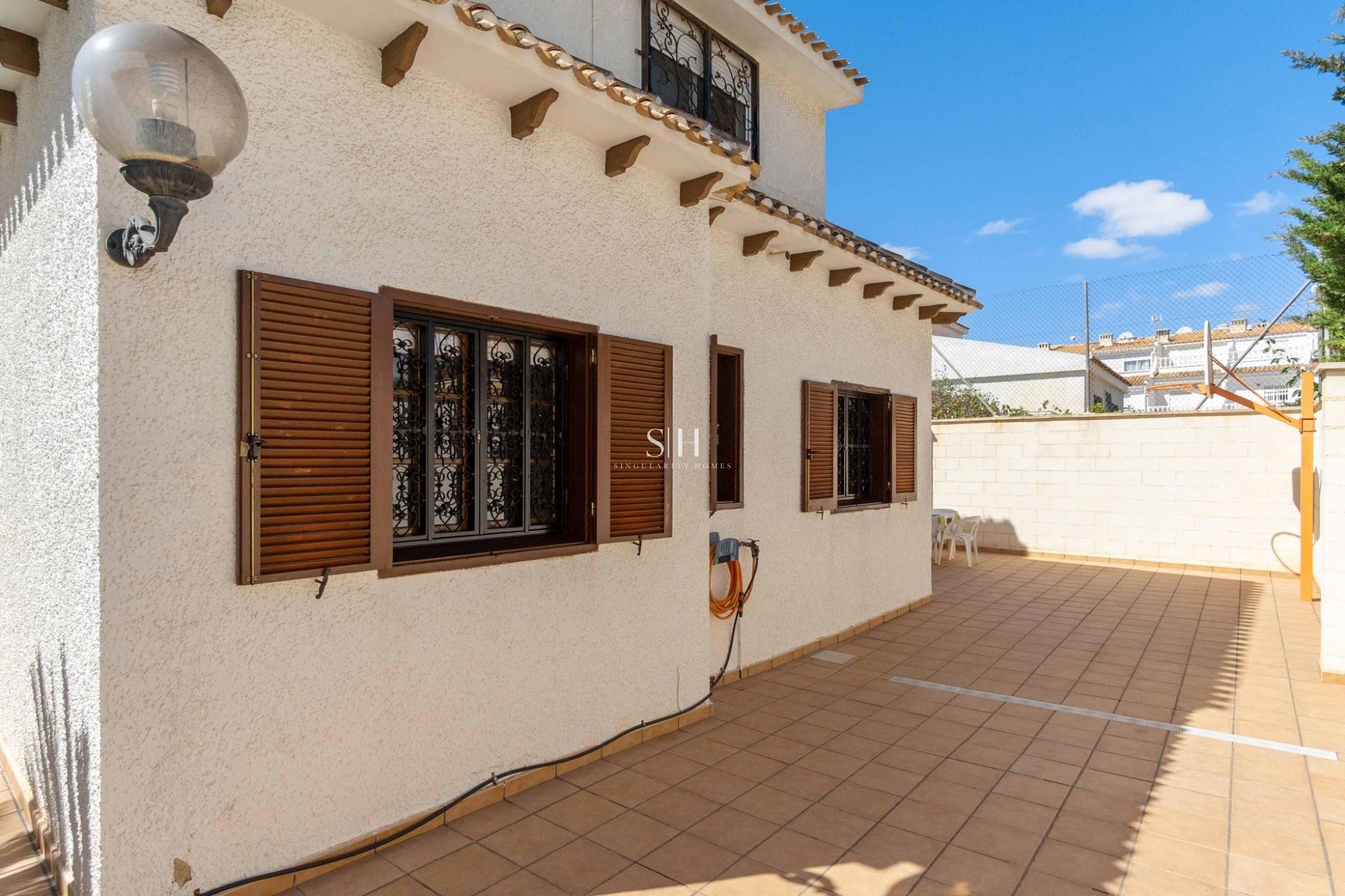 Перепродажа - Villa - Orihuela Costa - La Zenia