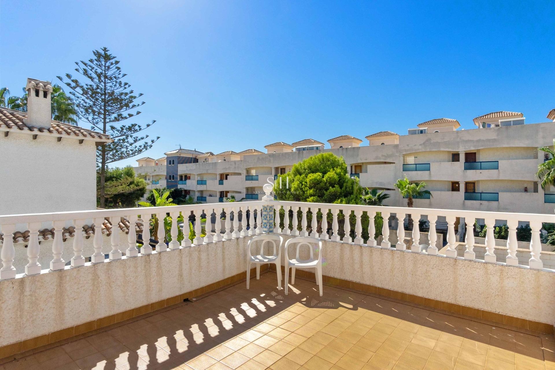 Перепродажа - Villa - Orihuela Costa - La Zenia
