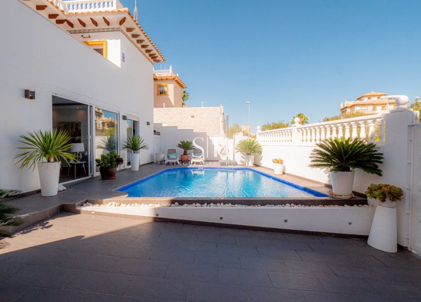 Перепродажа - Villa - Orihuela Costa - La Zenia