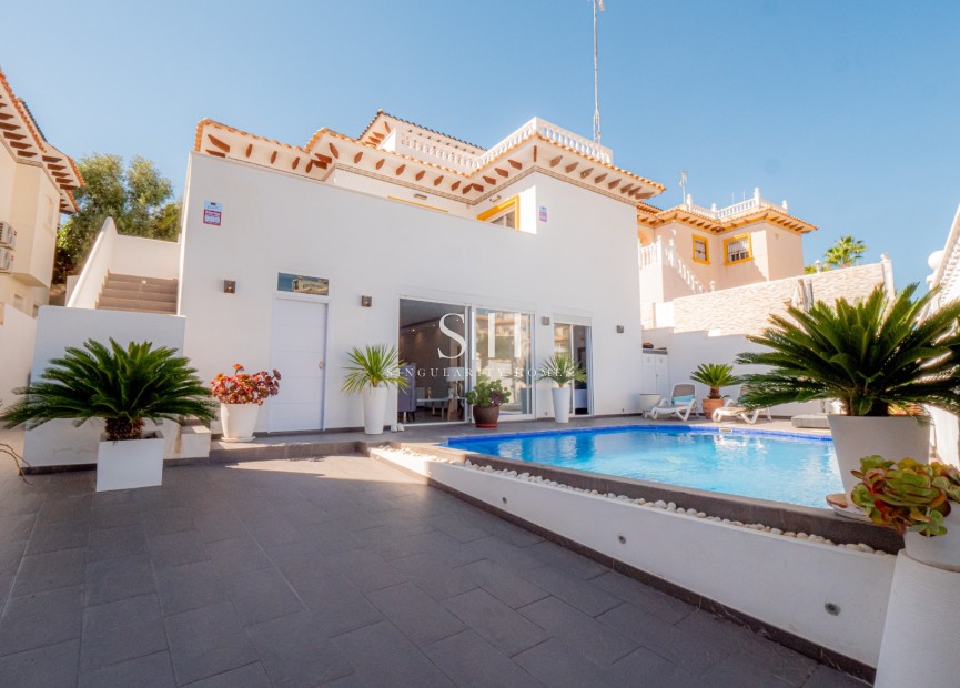 Перепродажа - Villa - Orihuela Costa - La Zenia