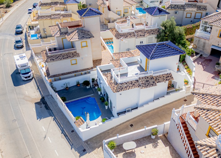 Перепродажа - Villa - Orihuela Costa - La Zenia