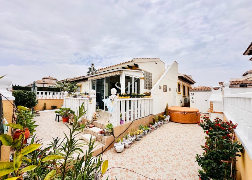 Перепродажа - Villa - Orihuela Costa - Lomas de Cabo Roig