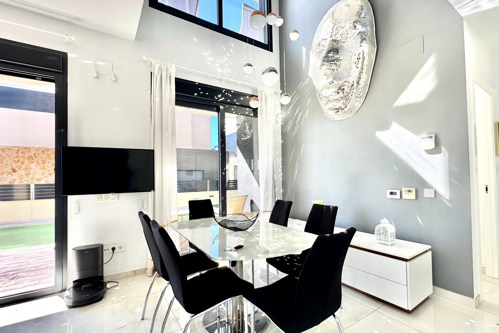 Перепродажа - Villa - Orihuela Costa - Lomas de Cabo Roig