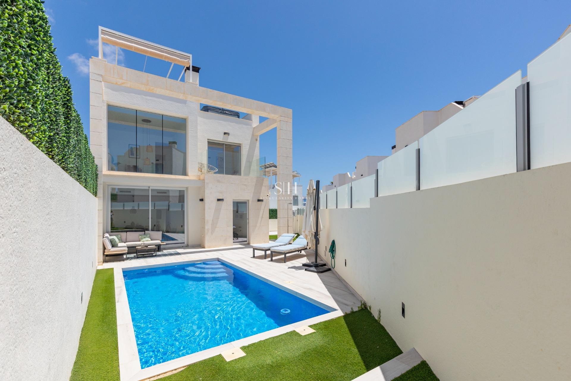 Перепродажа - Villa - Orihuela Costa - Lomas de Cabo Roig
