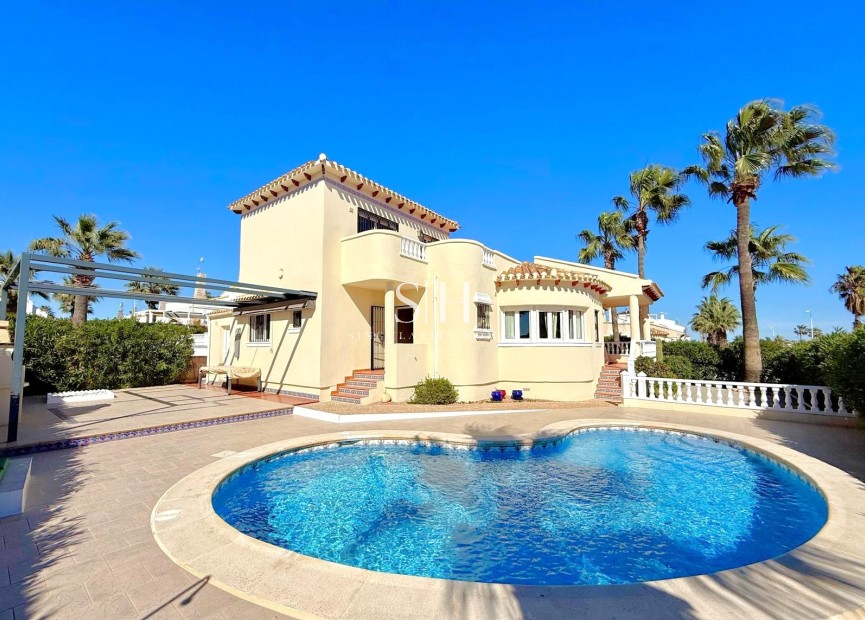 Перепродажа - Villa - Orihuela Costa - Los Dolses