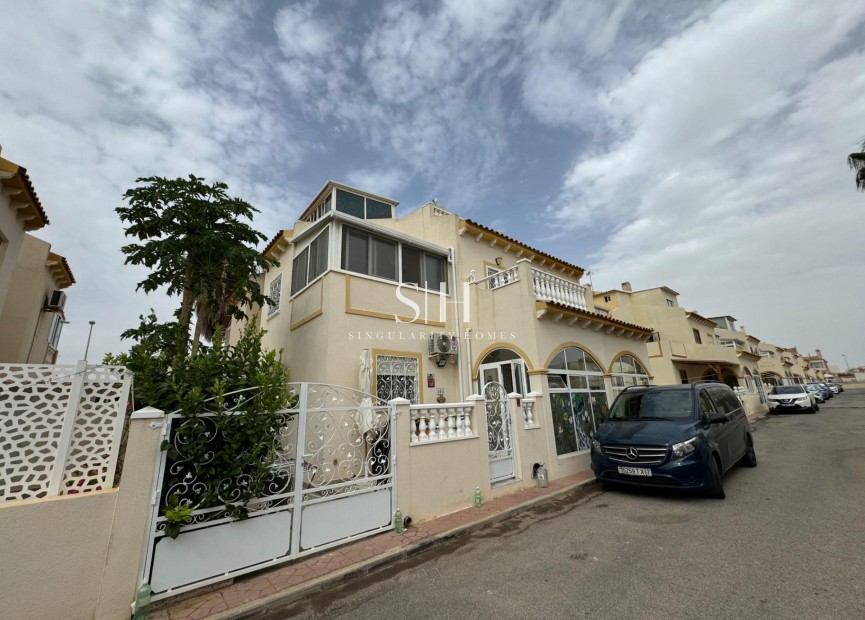 Перепродажа - Villa - Orihuela Costa - Los Dolses