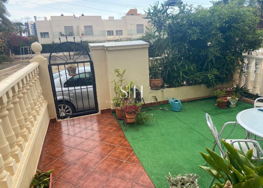 Перепродажа - Villa - Orihuela Costa - Punta Prima