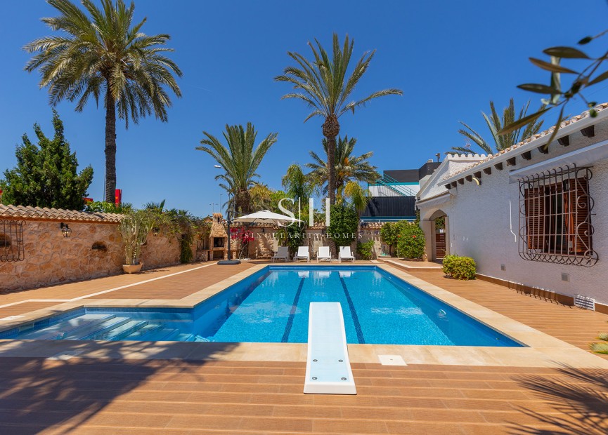 Перепродажа - Villa - Orihuela Costa - Punta Prima