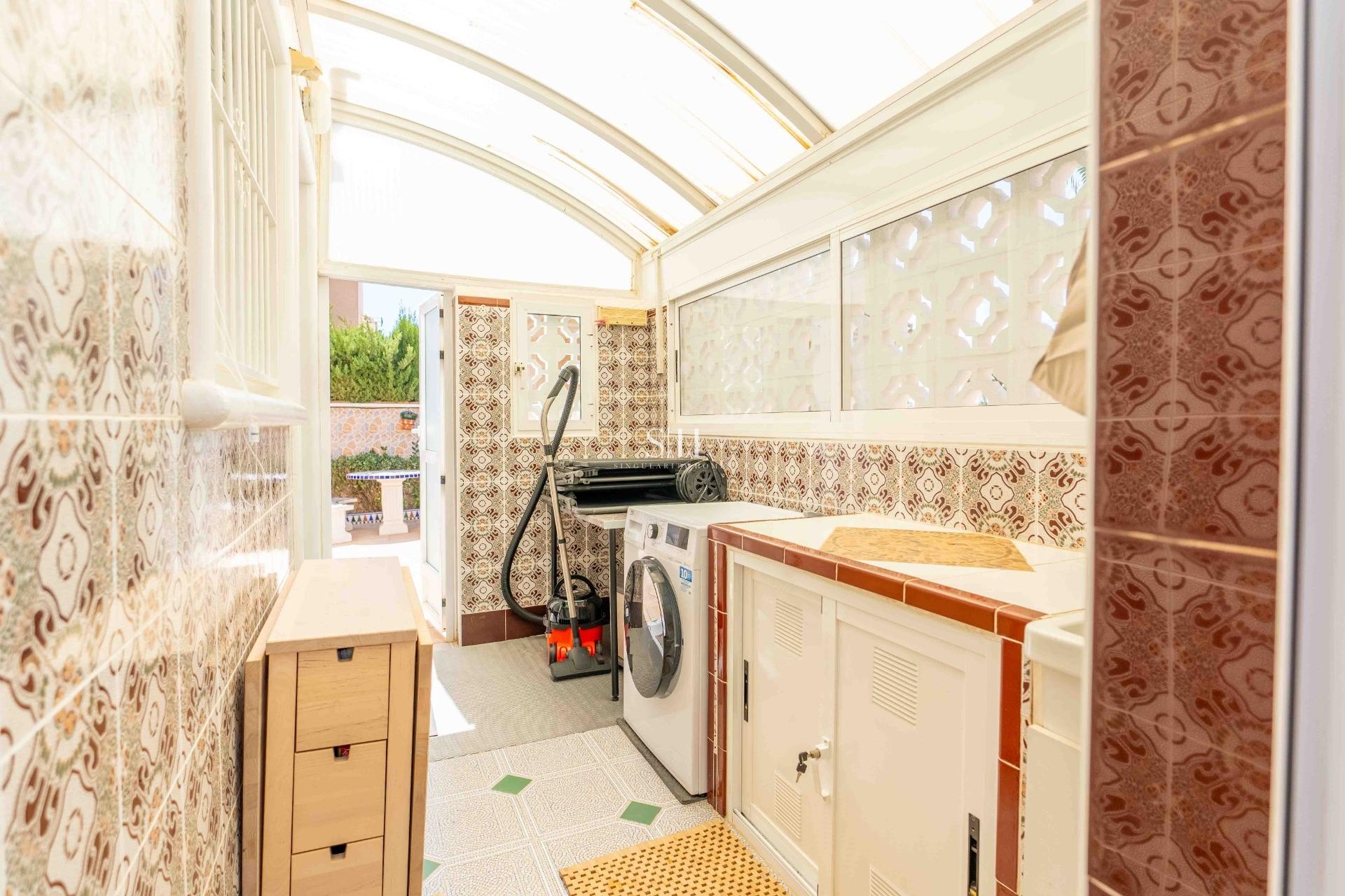 Перепродажа - Villa - Orihuela Costa - Punta Prima