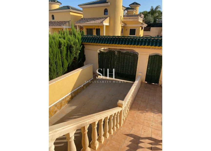 Перепродажа - Villa - Orihuela Costa - Villamartín-las Filipinas