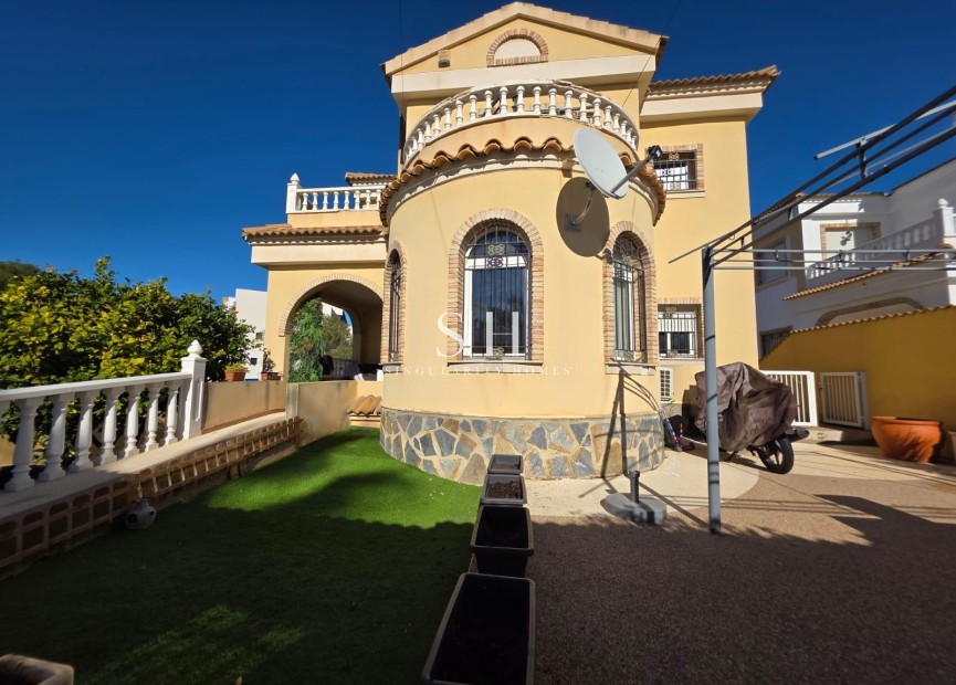 Перепродажа - Villa - Orihuela Costa - Villamartín-las Filipinas