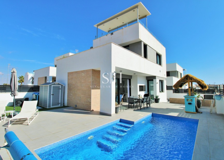 Перепродажа - Villa - Orihuela Costa - Villamartin