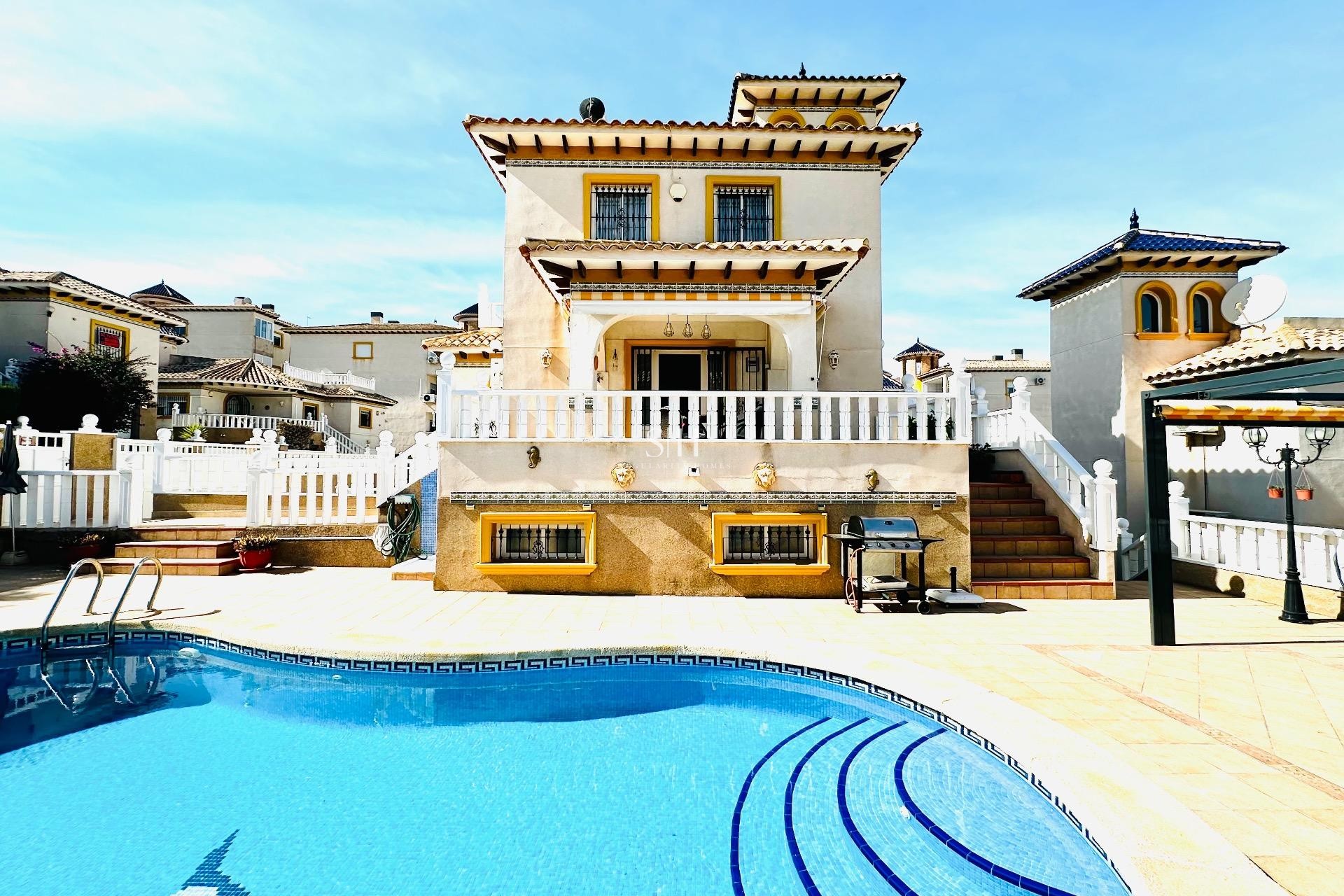 Перепродажа - Villa - Orihuela Costa - Villamartín