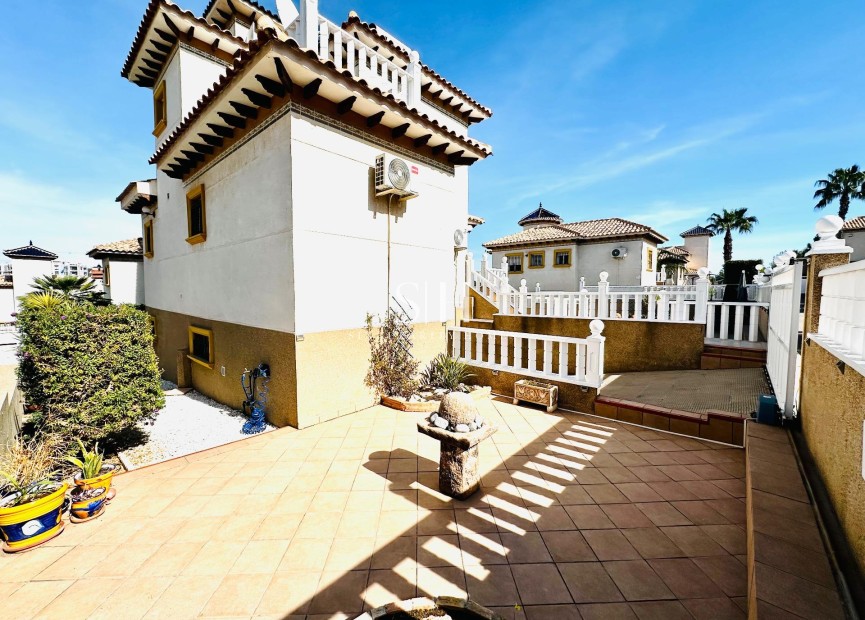 Перепродажа - Villa - Orihuela Costa - Villamartín
