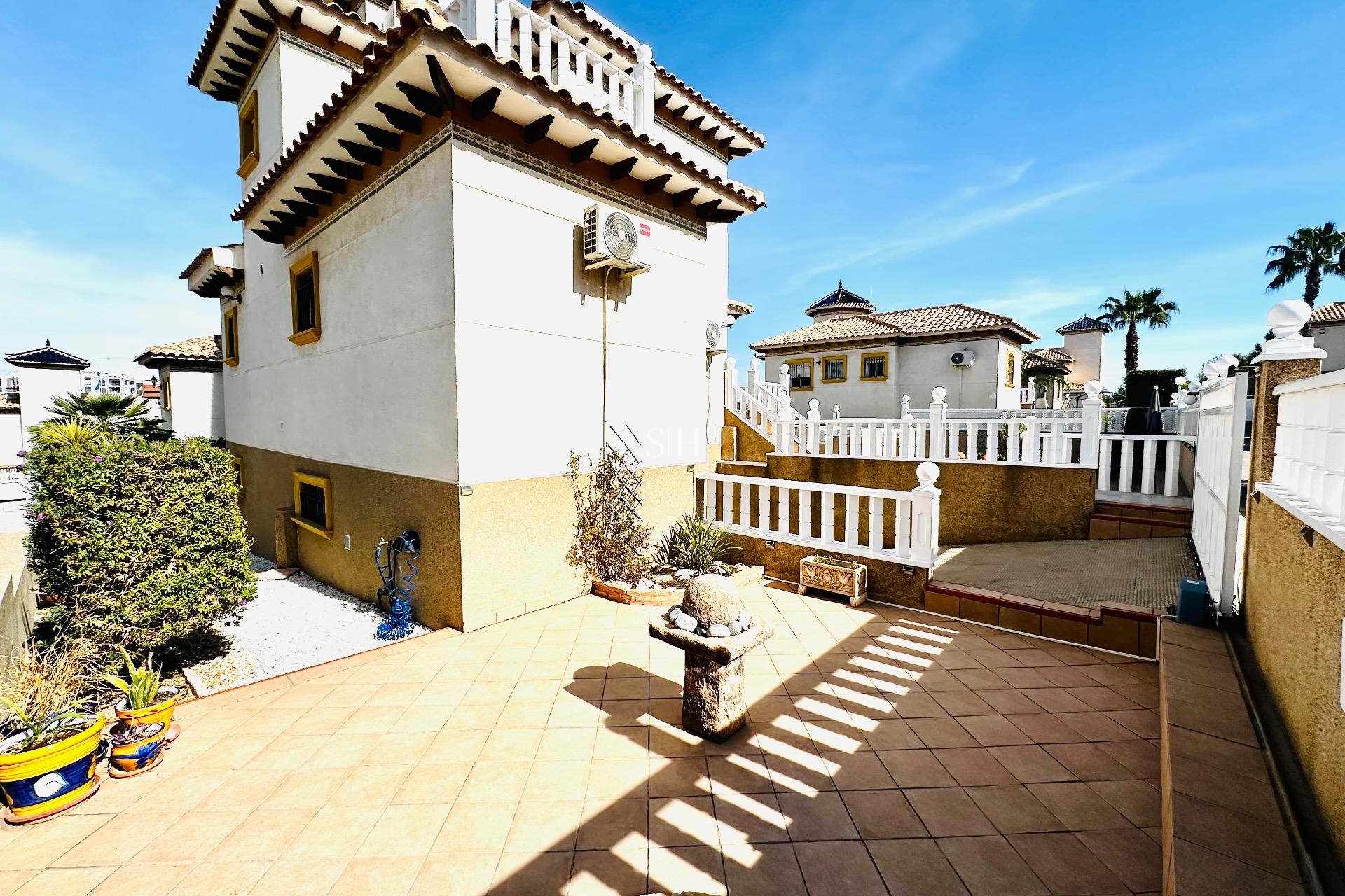 Перепродажа - Villa - Orihuela Costa - Villamartín