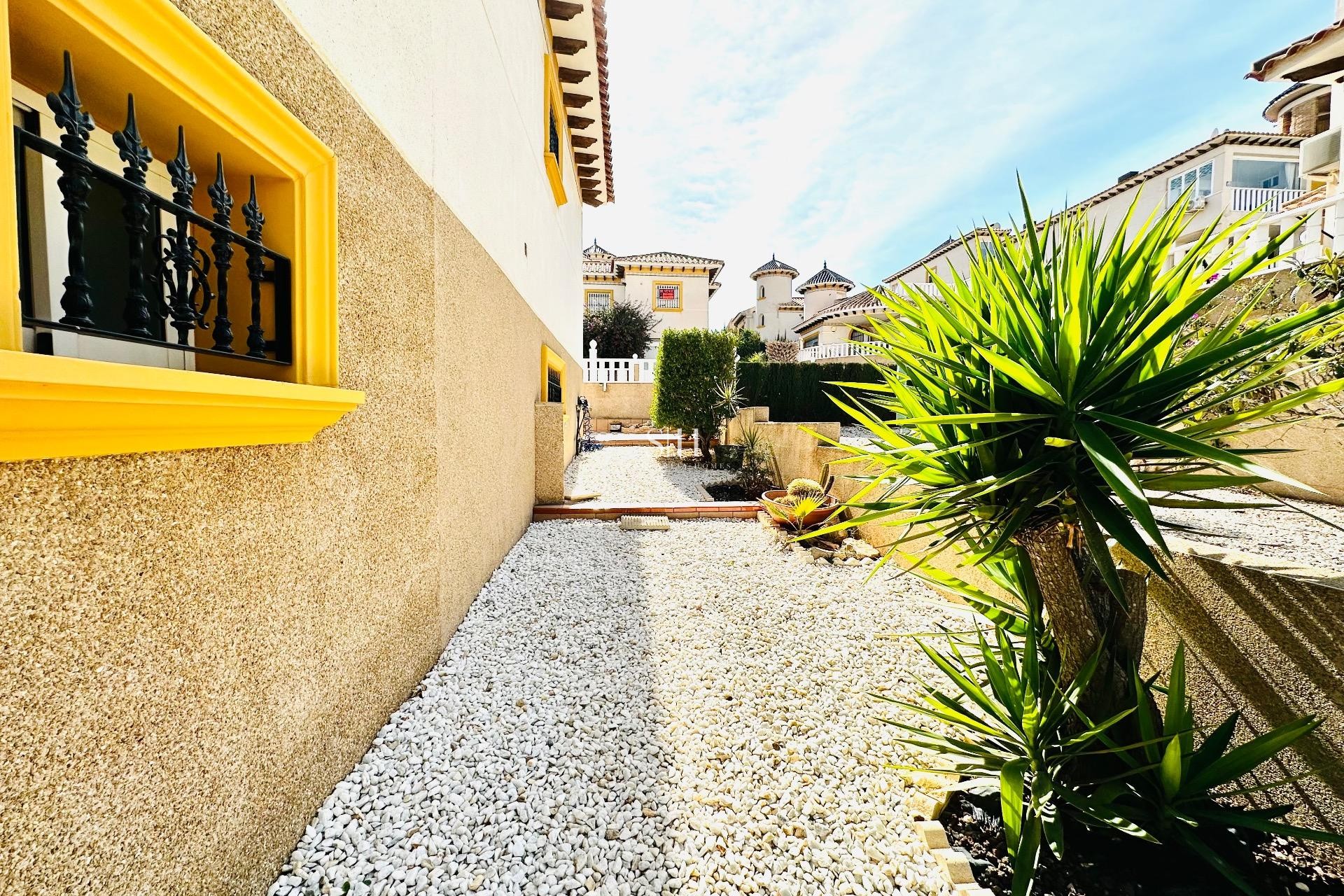 Перепродажа - Villa - Orihuela Costa - Villamartín