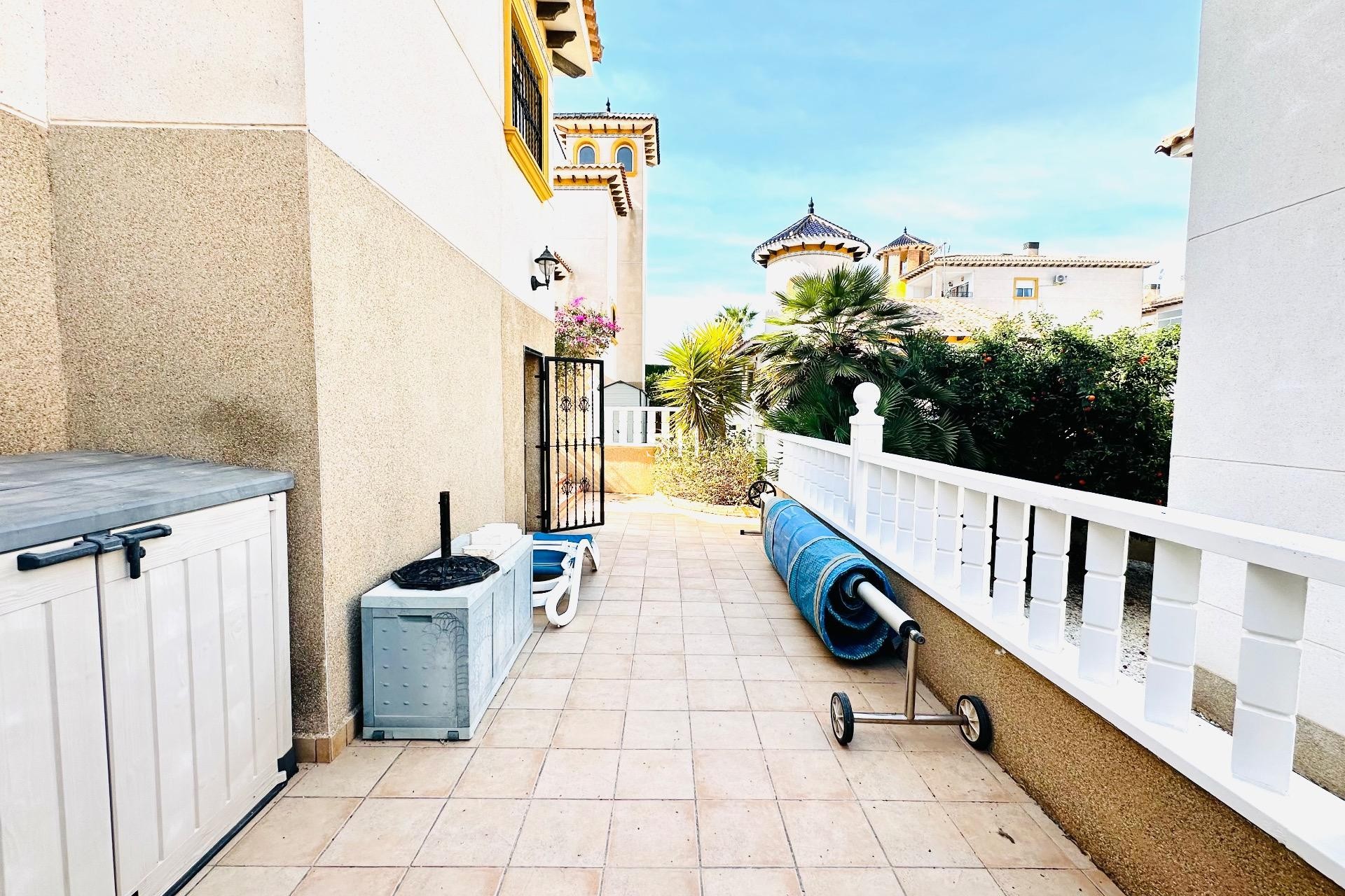 Перепродажа - Villa - Orihuela Costa - Villamartín