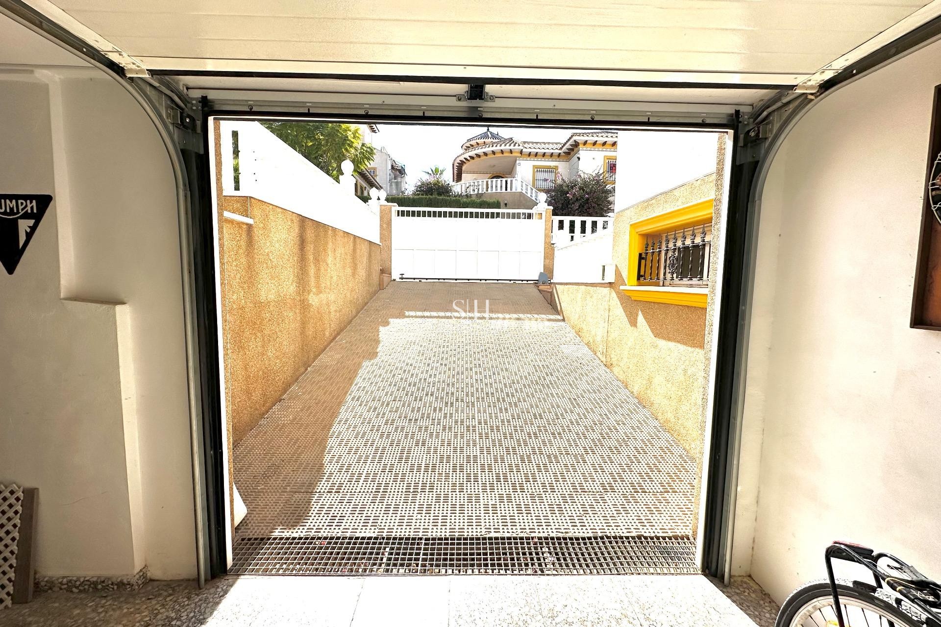 Перепродажа - Villa - Orihuela Costa - Villamartín