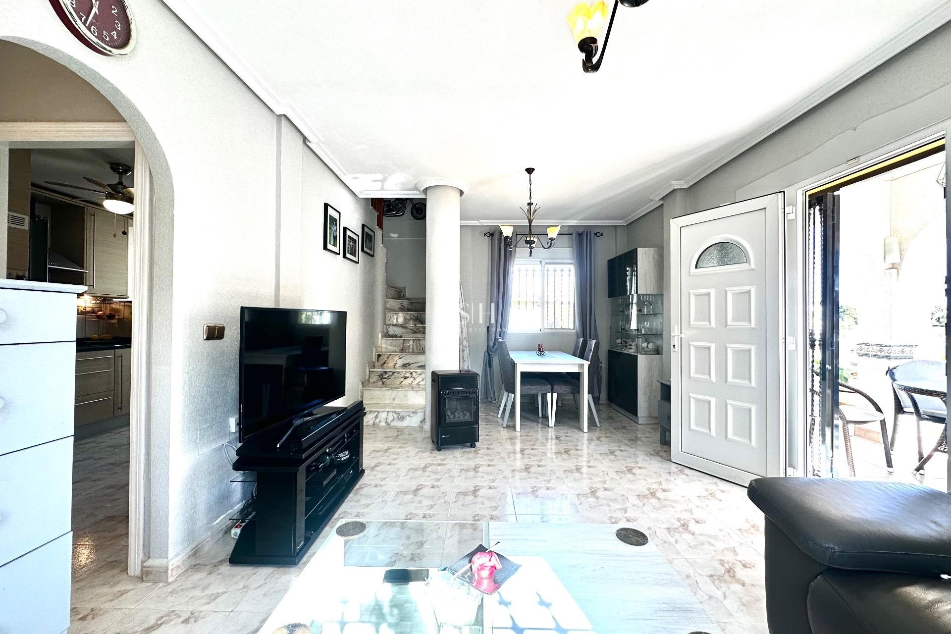 Перепродажа - Villa - Orihuela Costa - Villamartín