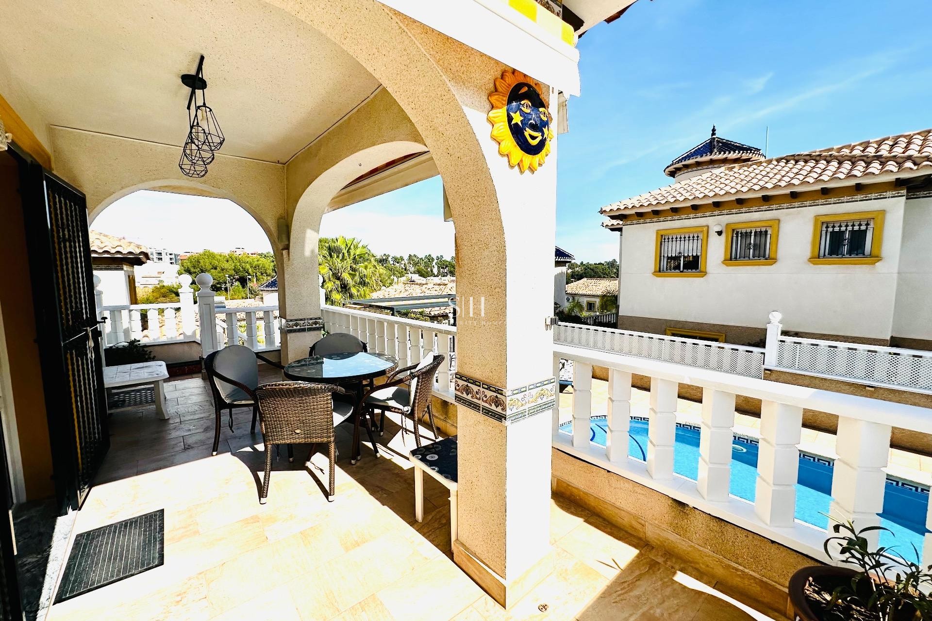 Перепродажа - Villa - Orihuela Costa - Villamartín