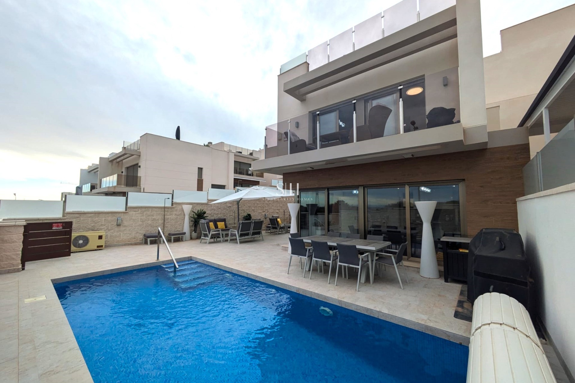 Перепродажа - Villa - Orihuela Costa - Villamartin