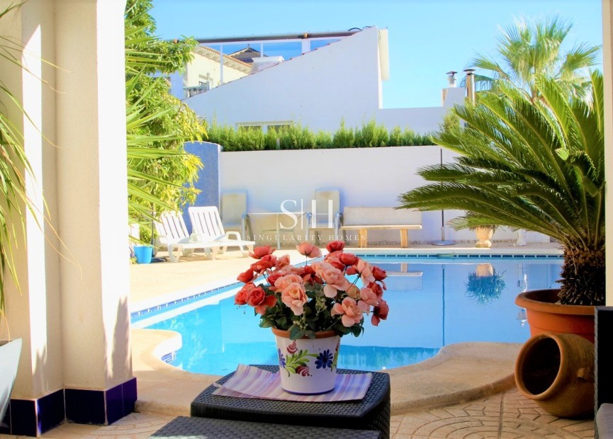 Перепродажа - Villa - Orihuela Costa - Villamartín