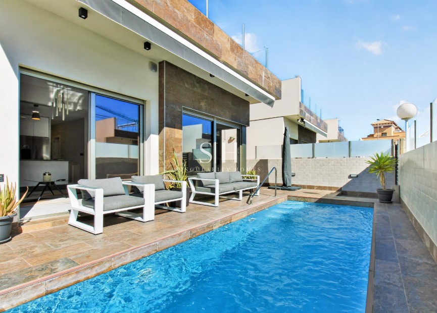 Перепродажа - Villa - Orihuela Costa - Villamartin