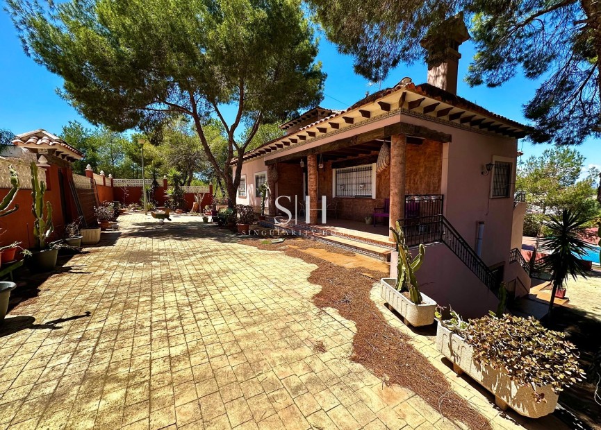 Перепродажа - Villa - San Miguel de Salinas - Ciudad de las comunicaciones