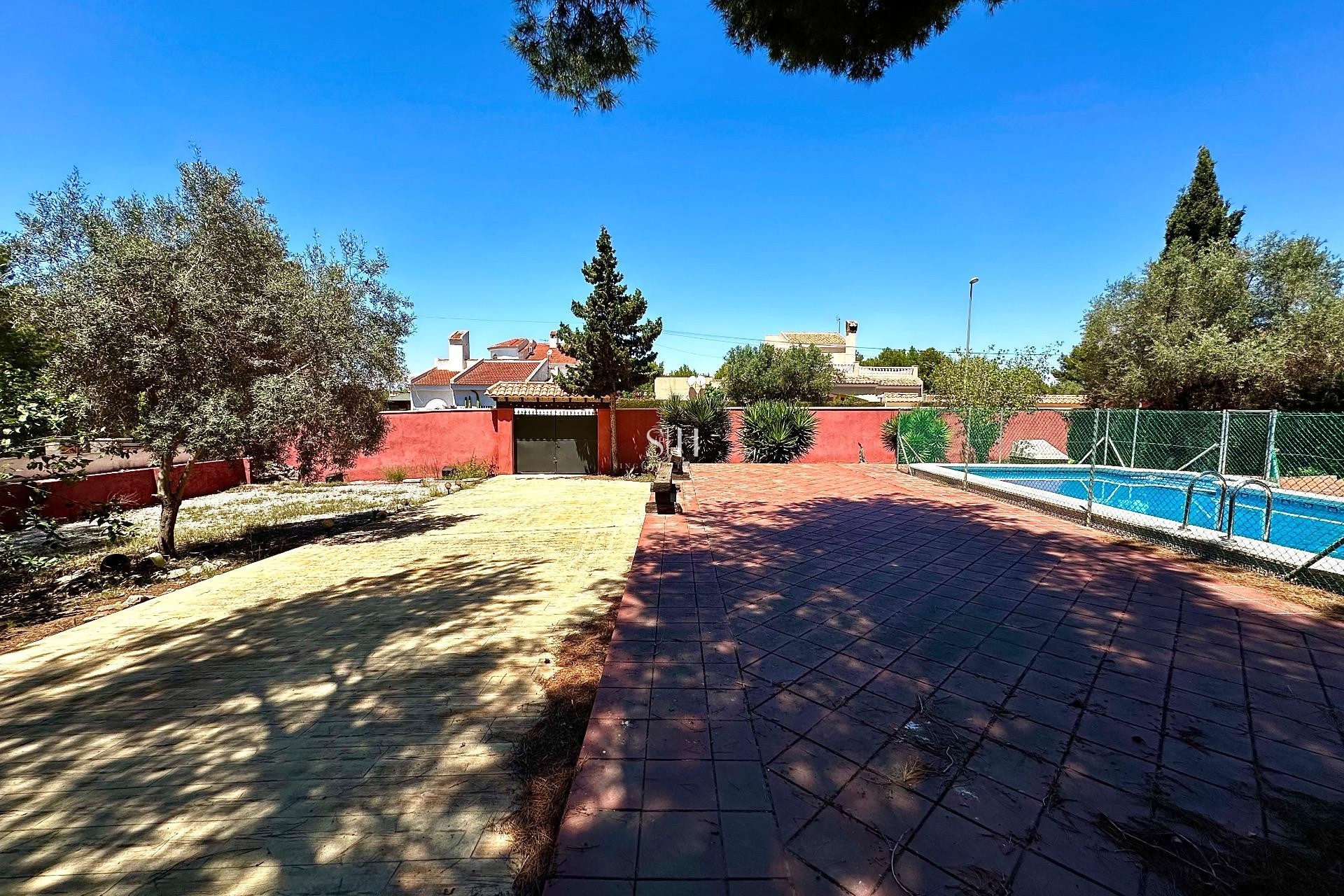 Перепродажа - Villa - San Miguel de Salinas - Ciudad de las comunicaciones