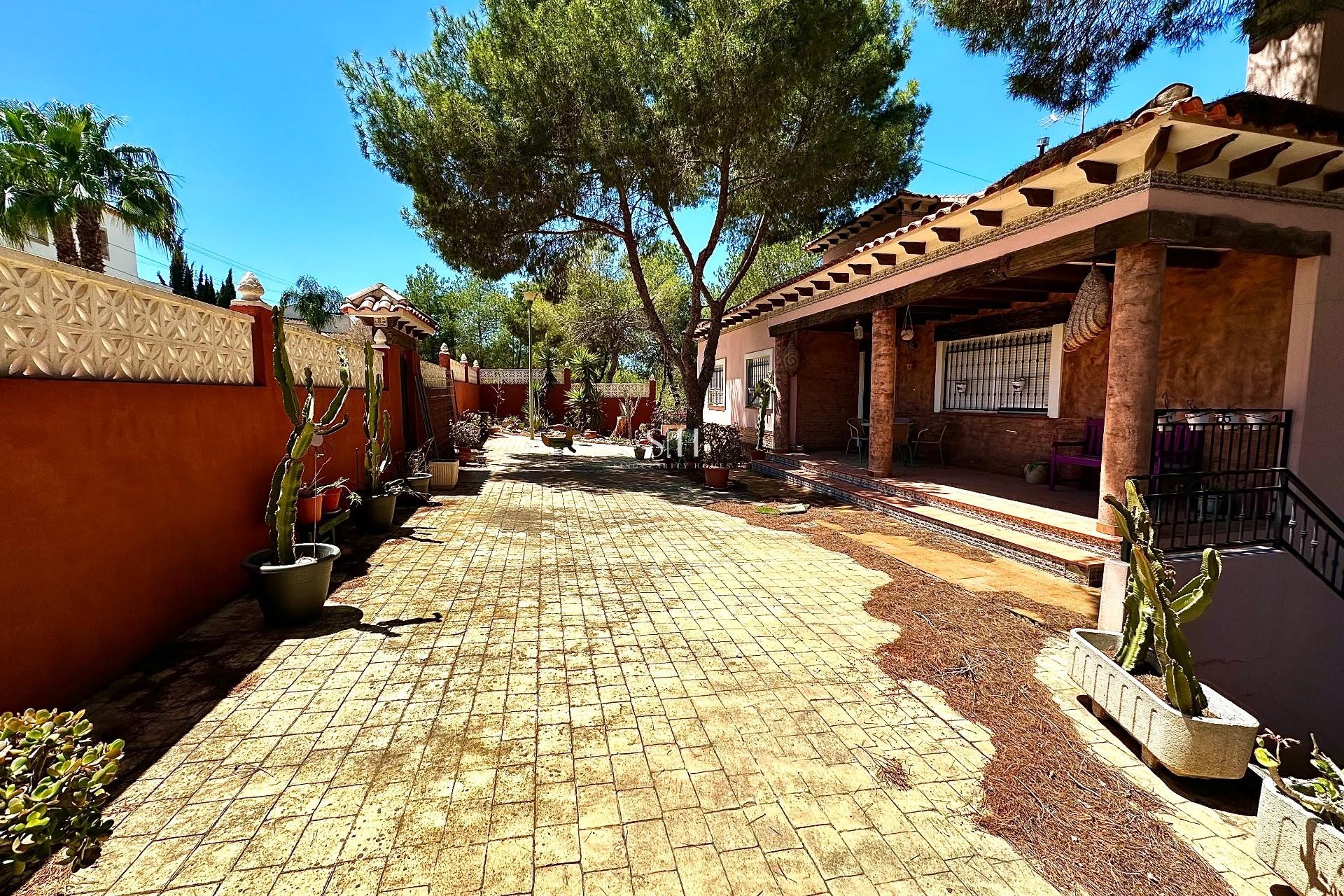 Перепродажа - Villa - San Miguel de Salinas - Ciudad de las comunicaciones