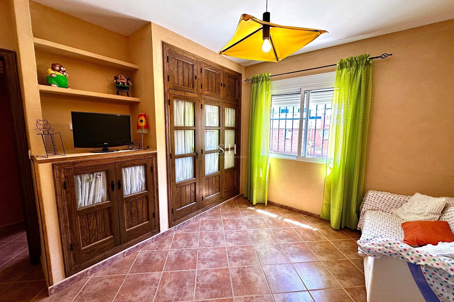 Перепродажа - Villa - San Miguel de Salinas - Ciudad de las comunicaciones