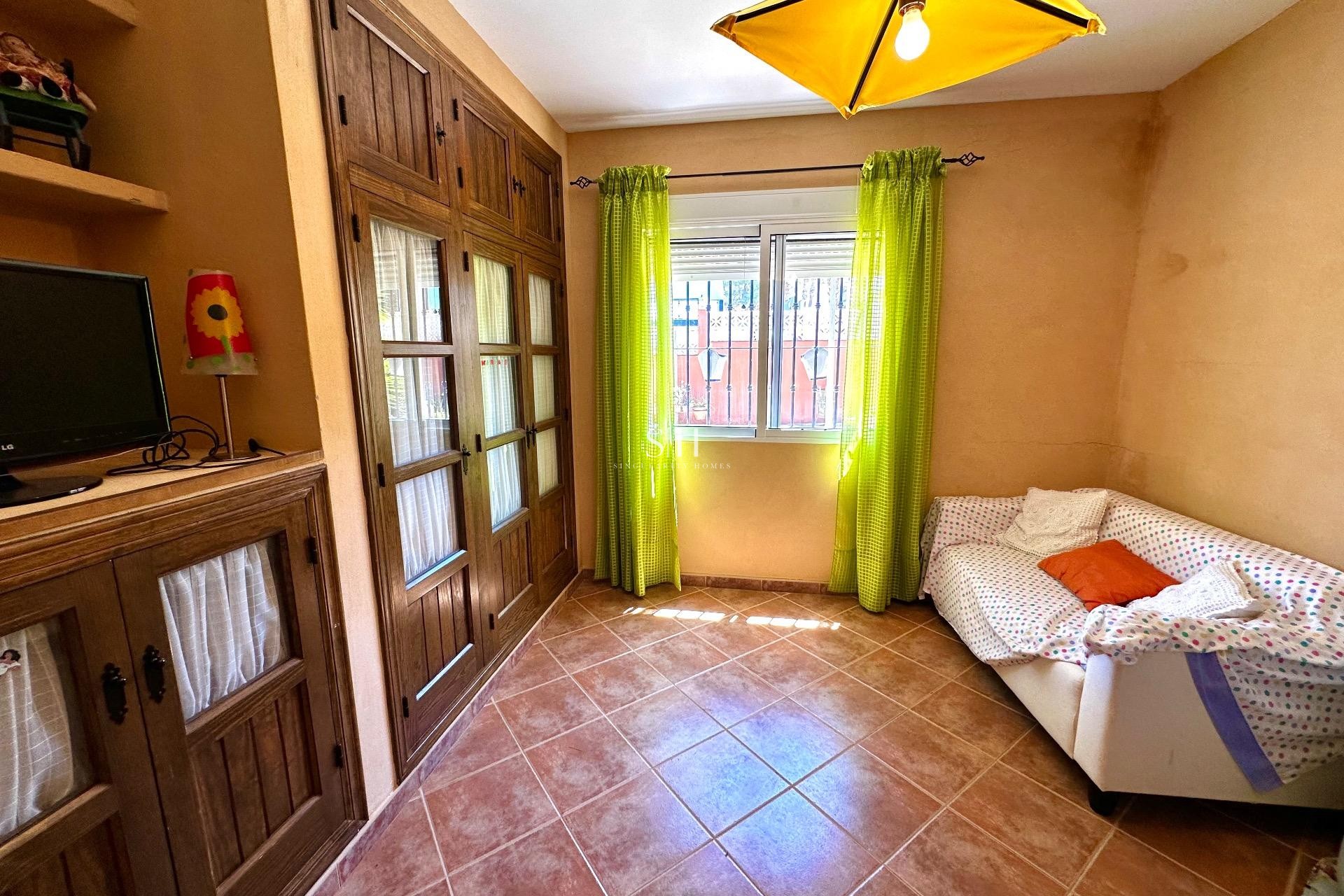 Перепродажа - Villa - San Miguel de Salinas - Ciudad de las comunicaciones