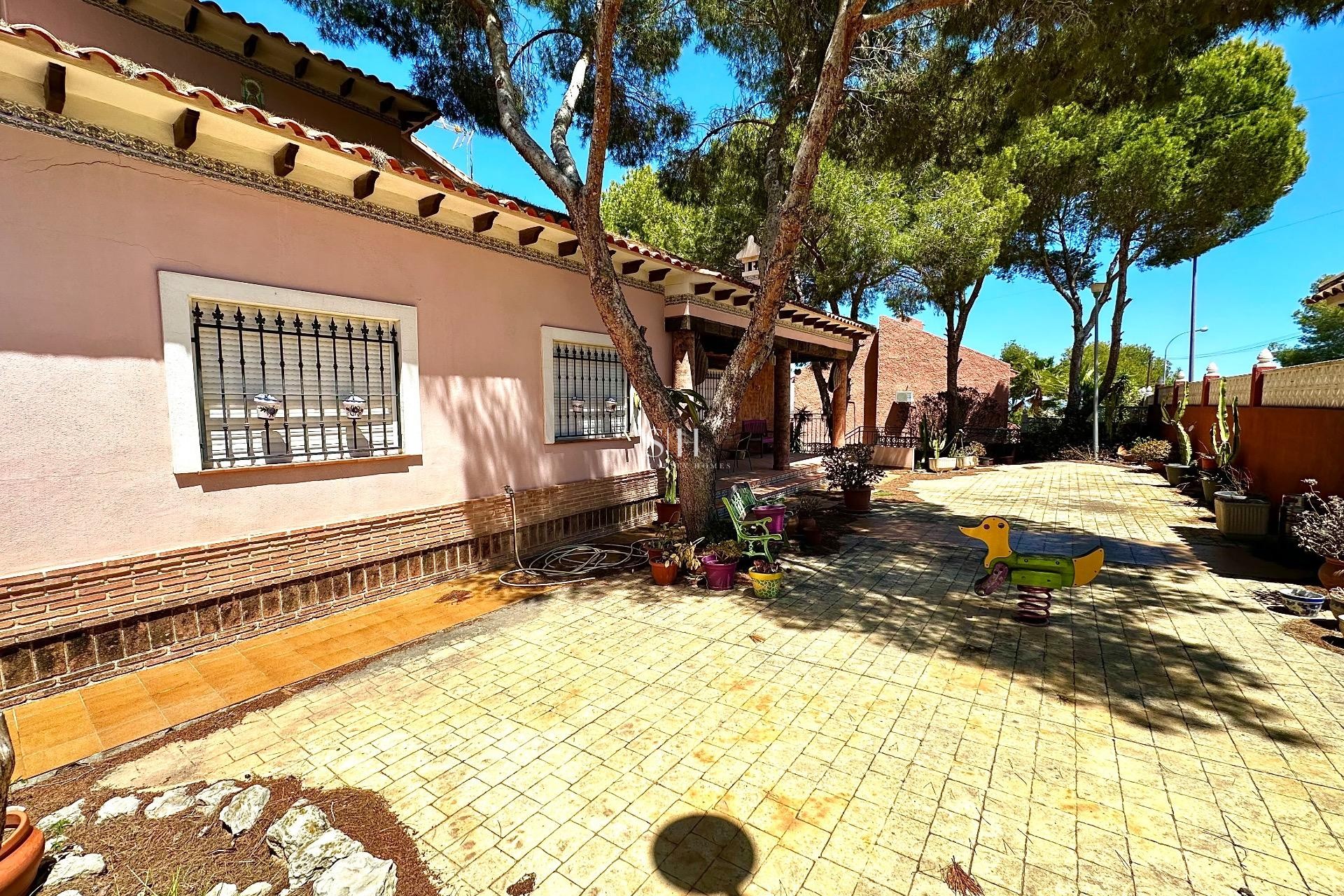 Перепродажа - Villa - San Miguel de Salinas - Ciudad de las comunicaciones